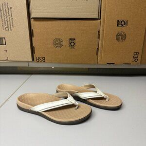 Vionic Tide Sandals - cream - size 8